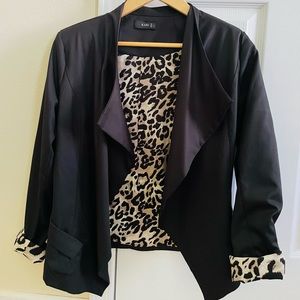 Nwot black Kazo blazer with cheetah print cuff, size L